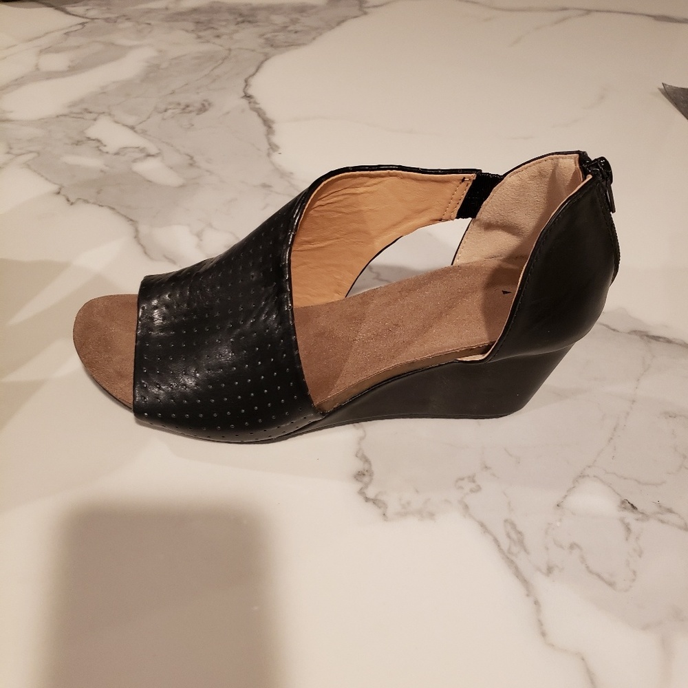 Black sandal